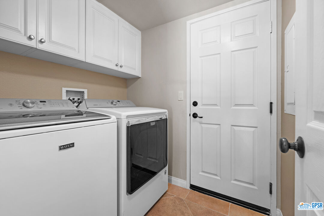 22 Paseo Rosa San Clemente, CA 92673 - Photo 4 of 24 a utility room with dryer and washer