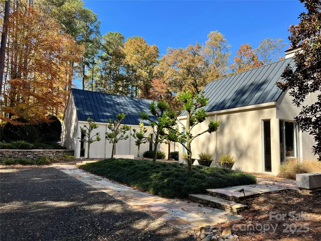 a view of a back yard of the house