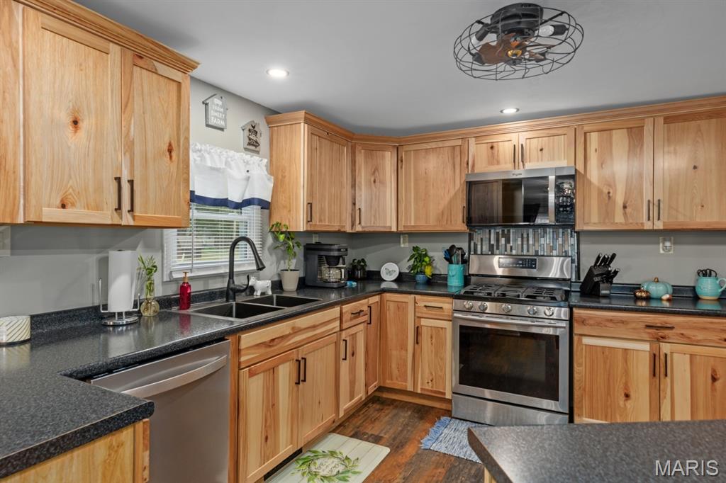 210 Fulton Street Gillespie, IL 62033 - Photo 16 of 32