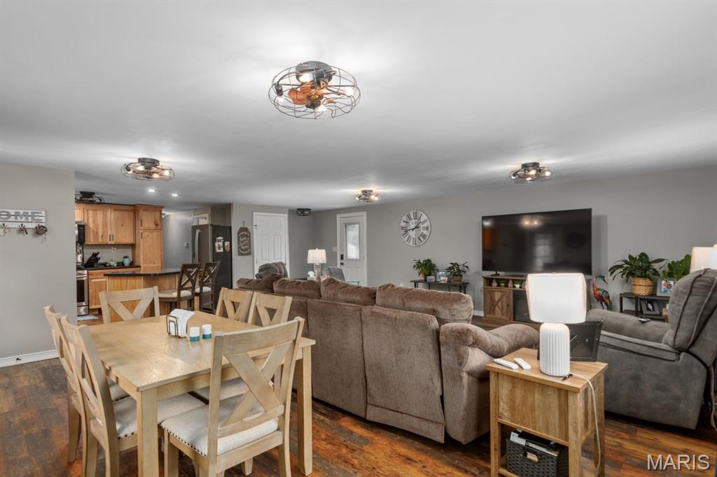 210 Fulton Street Gillespie, IL 62033 - Photo 18 of 32