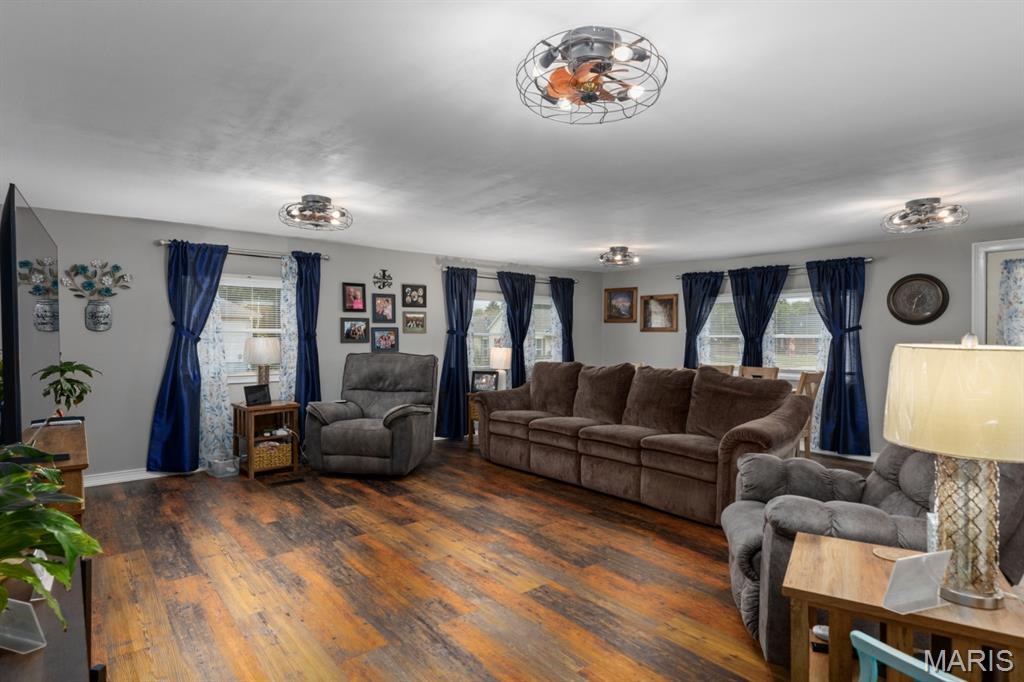 210 Fulton Street Gillespie, IL 62033 - Photo 20 of 32