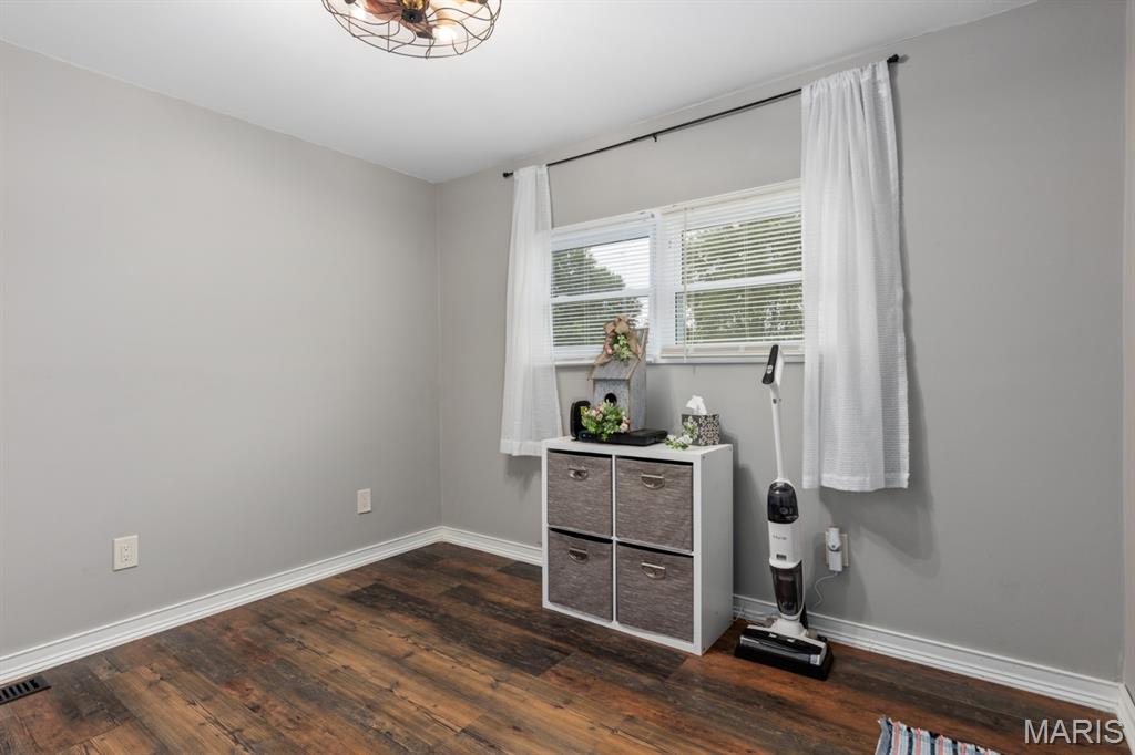 210 Fulton Street Gillespie, IL 62033 - Photo 28 of 32