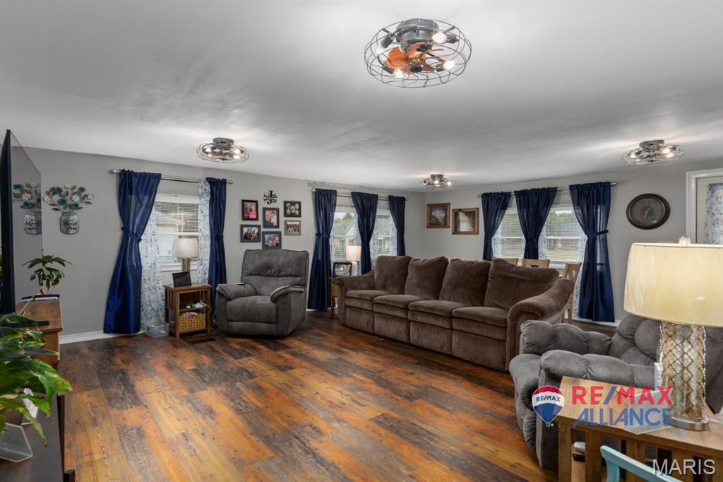 210 Fulton Street Gillespie, IL 62033 - Photo 29 of 32