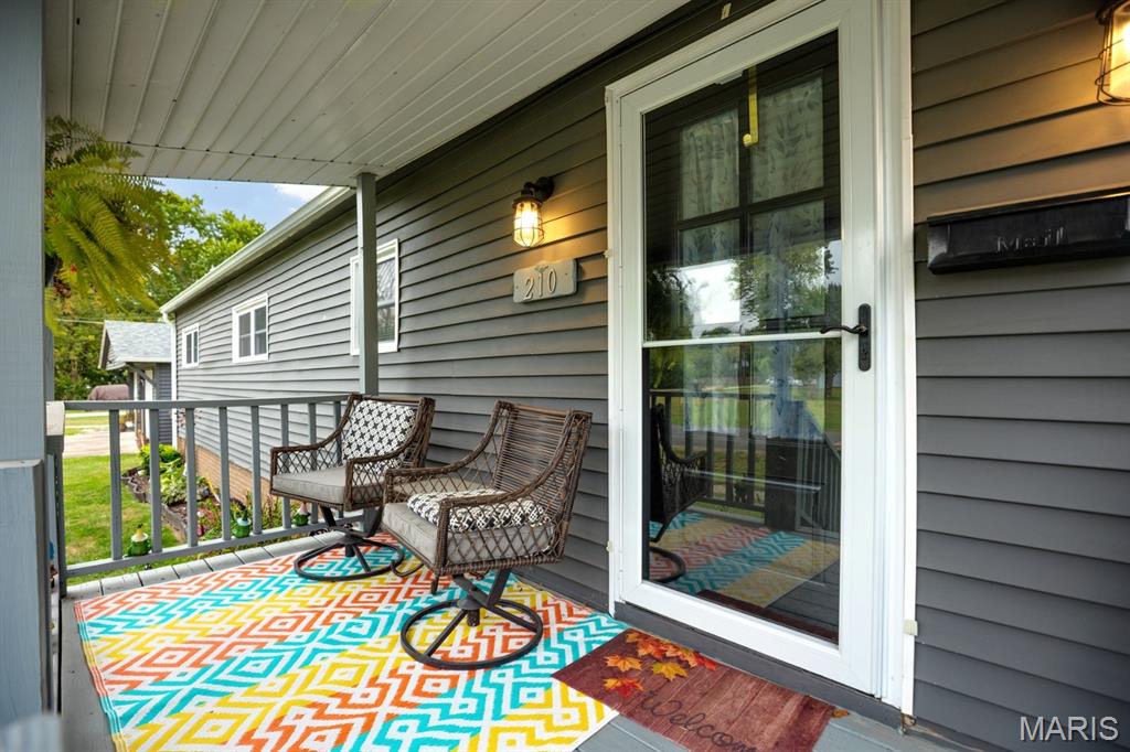 210 Fulton Street Gillespie, IL 62033 - Photo 10 of 32