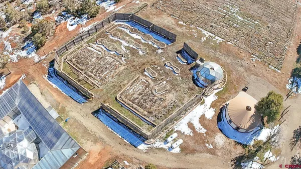 a view of a lake in middle of the city