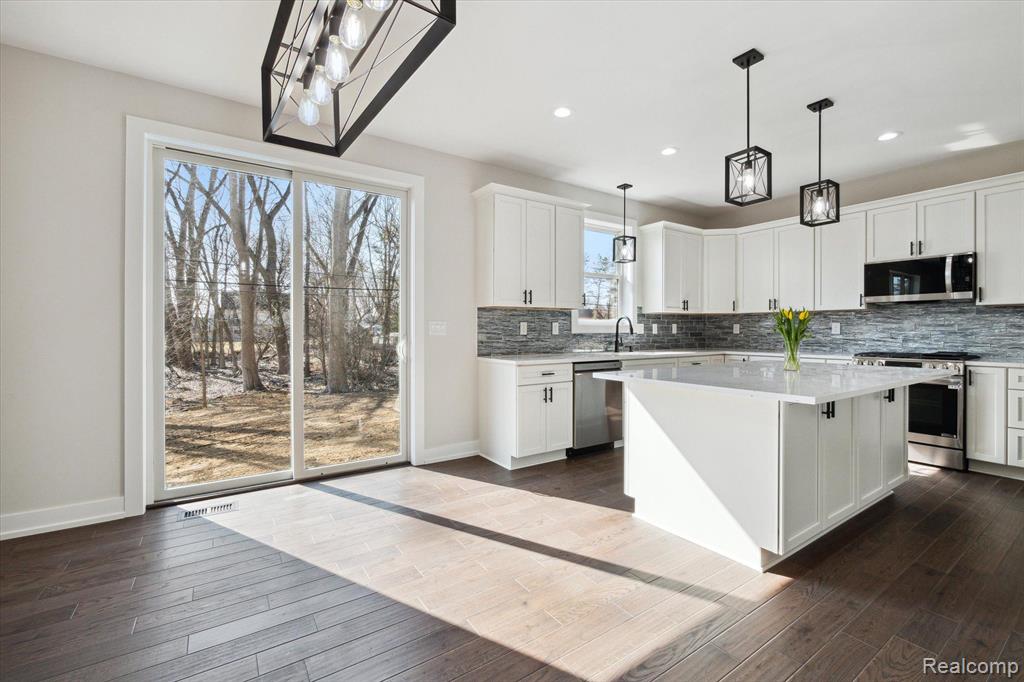 241 Maplehill Road Rochester Hills, MI 48306 - Photo 15 of 46