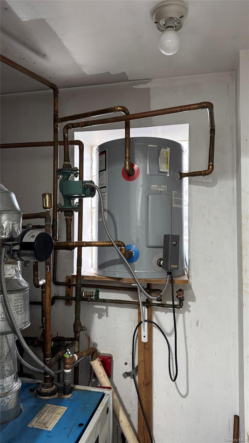 43-20 Union Street, Unit 6D Queens, NY 11355 - Photo 8 of 8 a room with gym equipment