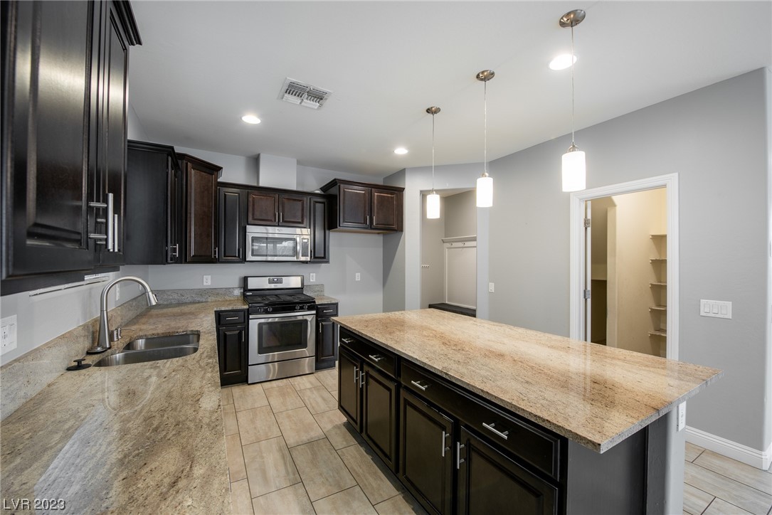 11045 Elk Sands Road Las Vegas, NV 89179 - Photo 7 of 26