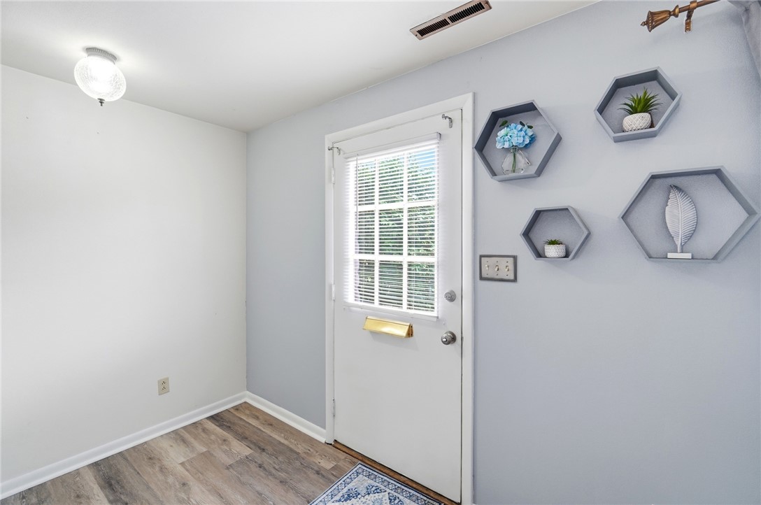 2939 Derr Road Springfield, OH 45503 - Photo 5 of 38
