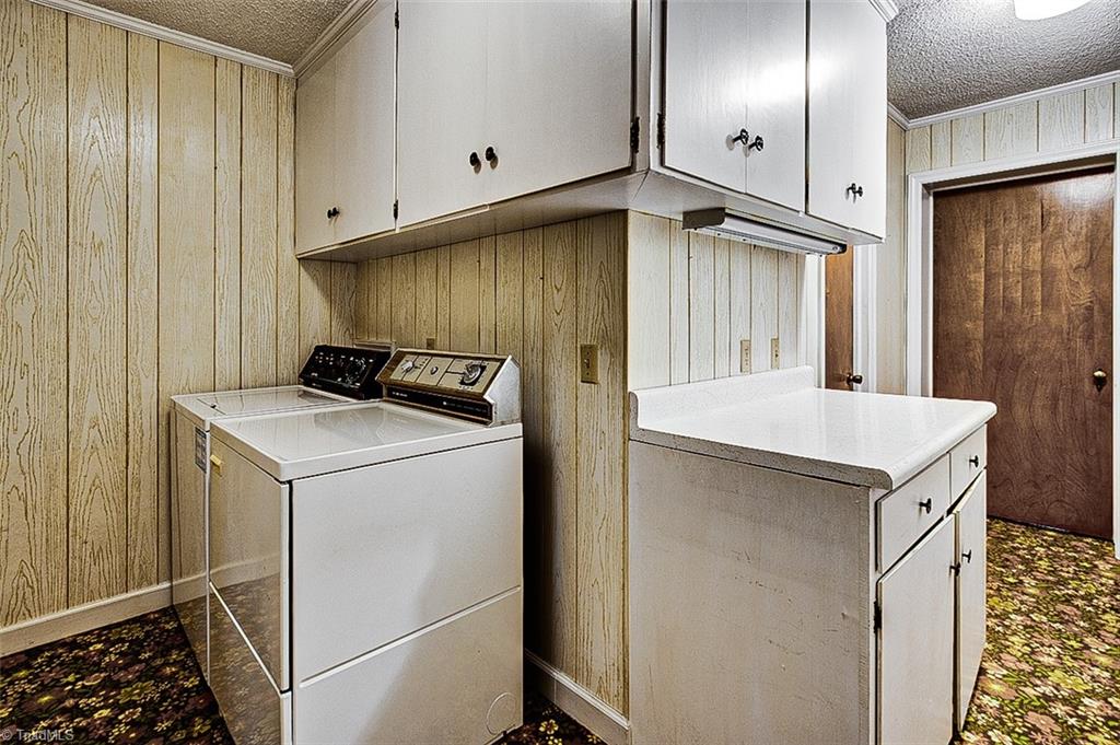 928 Cliff Road Asheboro, NC 27203 - Photo 33 of 39 Laundry Room