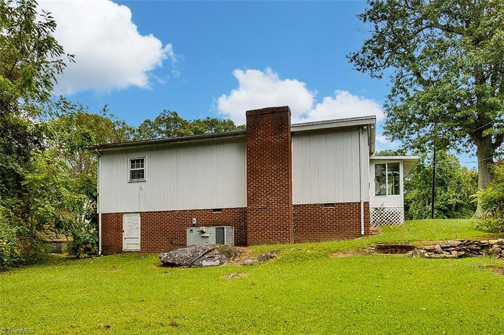 928 Cliff Road Asheboro, NC 27203 - Photo 36 of 39 Back Exterior