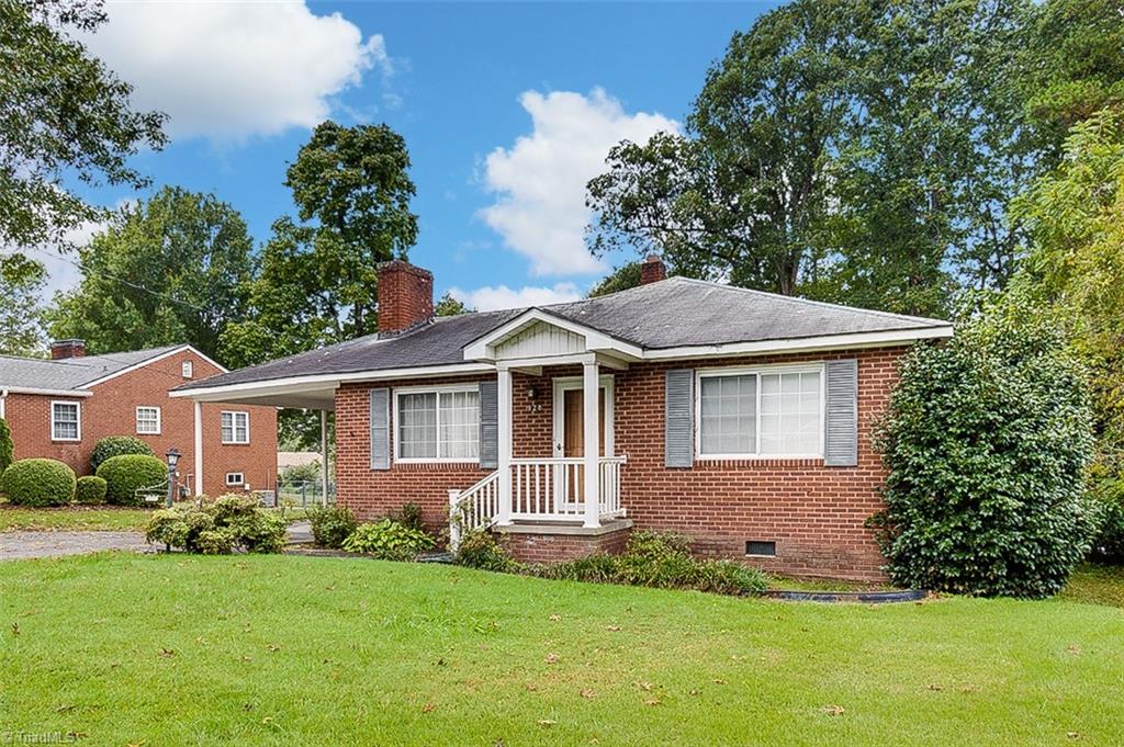 928 Cliff Road Asheboro, NC 27203 - Photo 5 of 39 Front Exterior