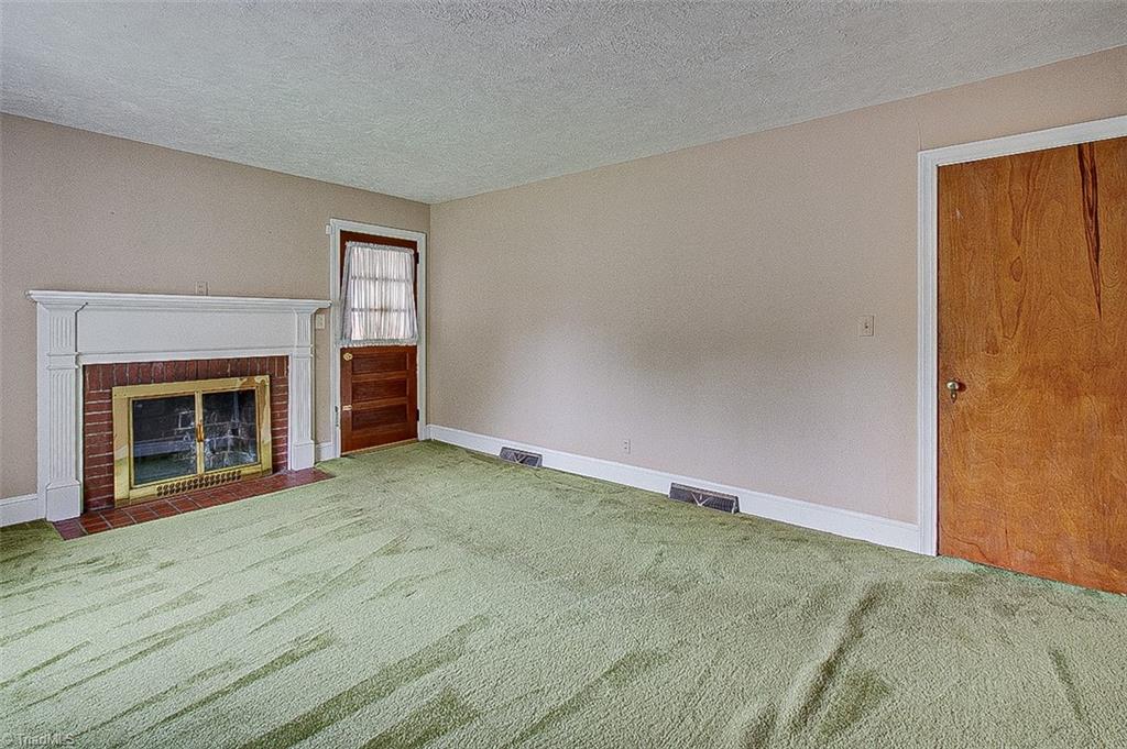 928 Cliff Road Asheboro, NC 27203 - Photo 10 of 39 Living Room