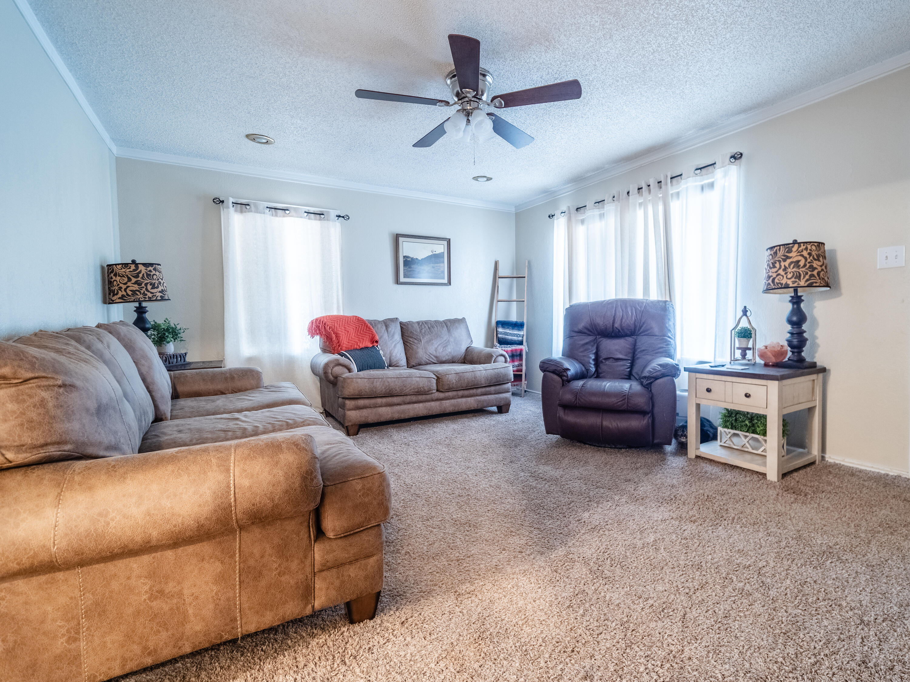 810 West 14th Street Post, TX 79356 - Photo 4 of 31 Living Room