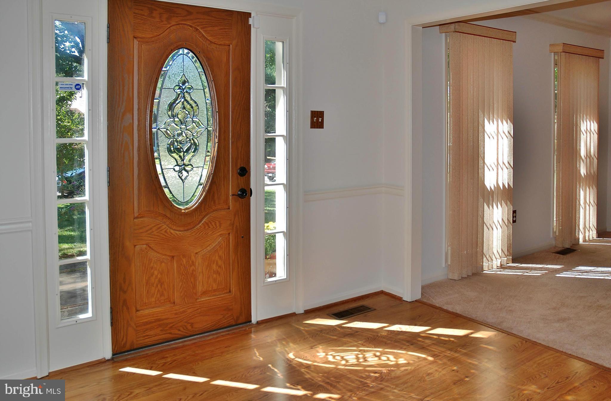 13809 Turnmore Road Silver Spring, MD 20906 - Photo 3 of 28 Foyer