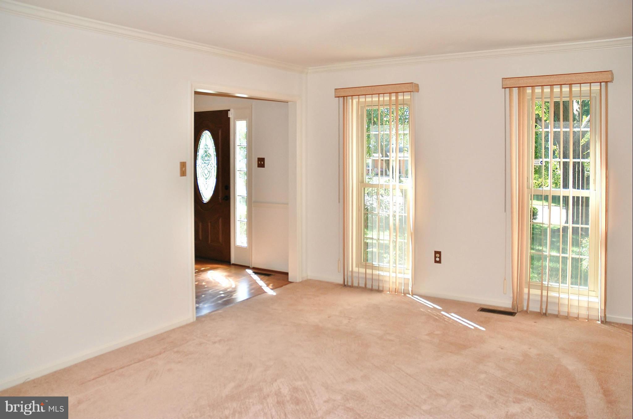 13809 Turnmore Road Silver Spring, MD 20906 - Photo 5 of 28 Living Room