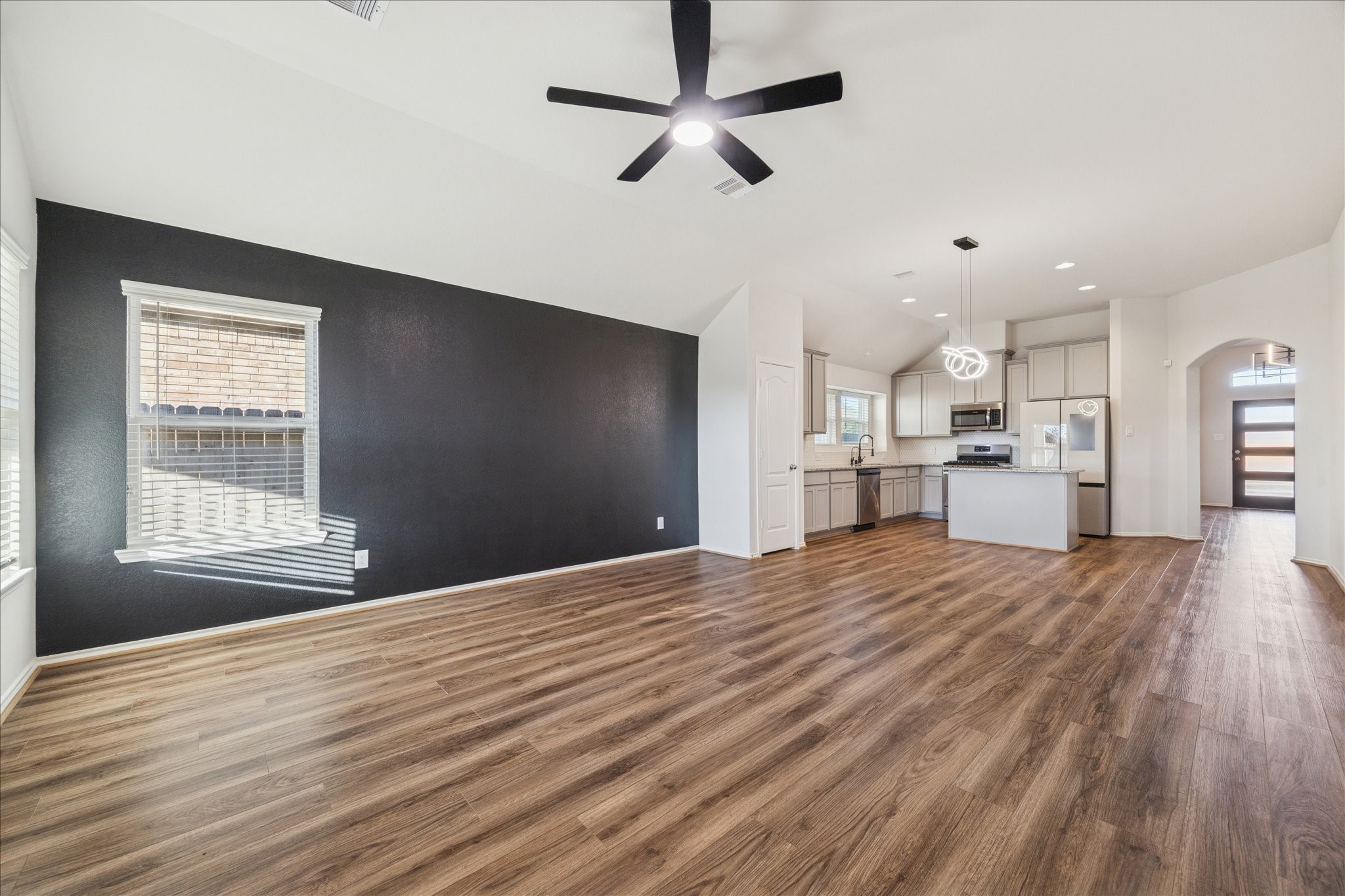 10318 Muir Bend Drive Rosharon, TX 77583 - Photo 4 of 10 a view of an empty room with a window