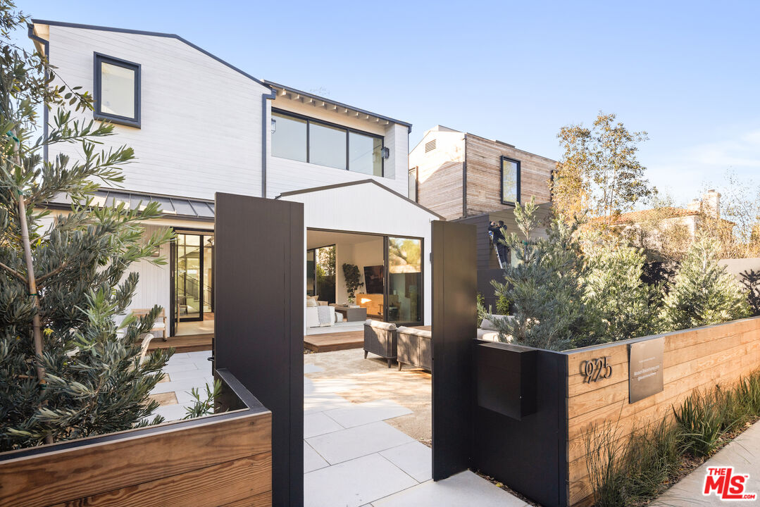 925 Marco Place Venice, CA 90291 - Photo 1 of 1 a front view of a house with garden