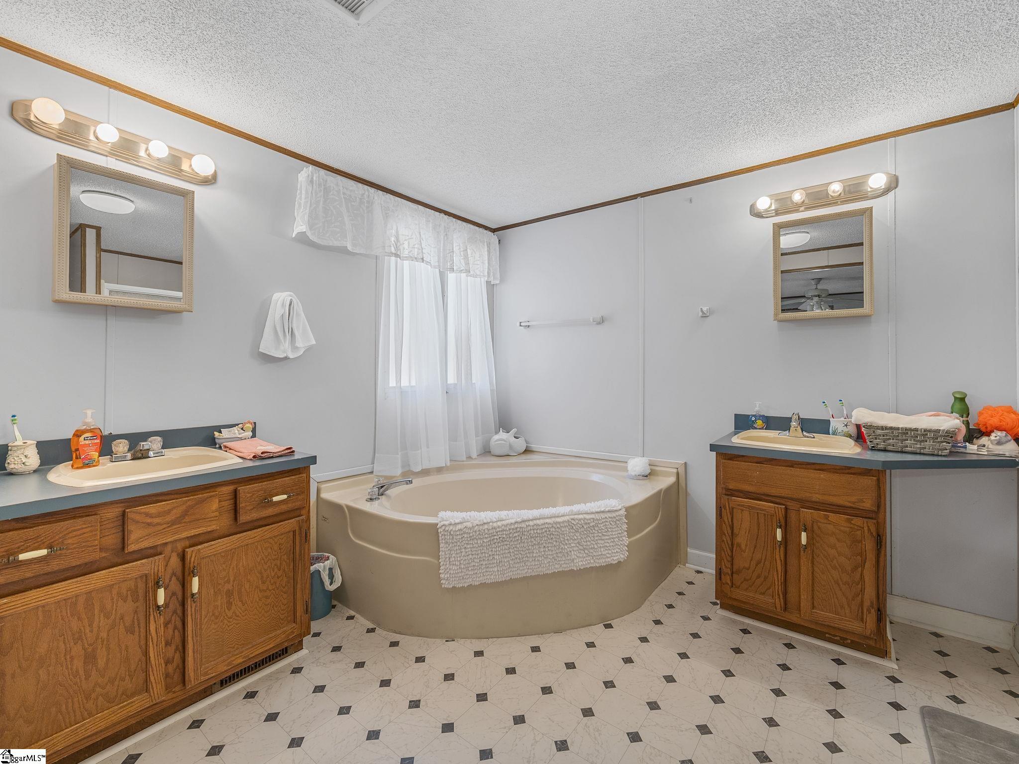 360 Geddis Road Inman, SC 29349 - Photo 18 of 44