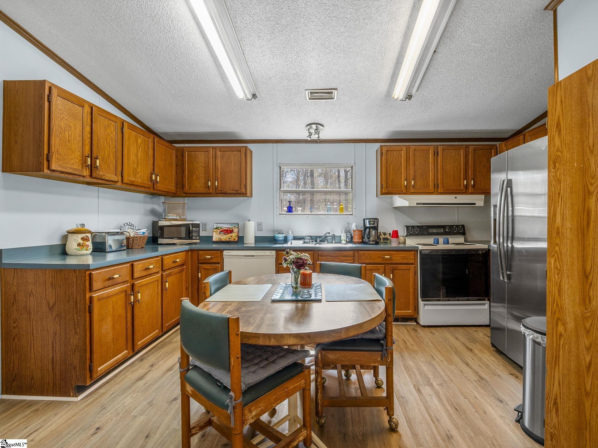 360 Geddis Road Inman, SC 29349 - Photo 7 of 44