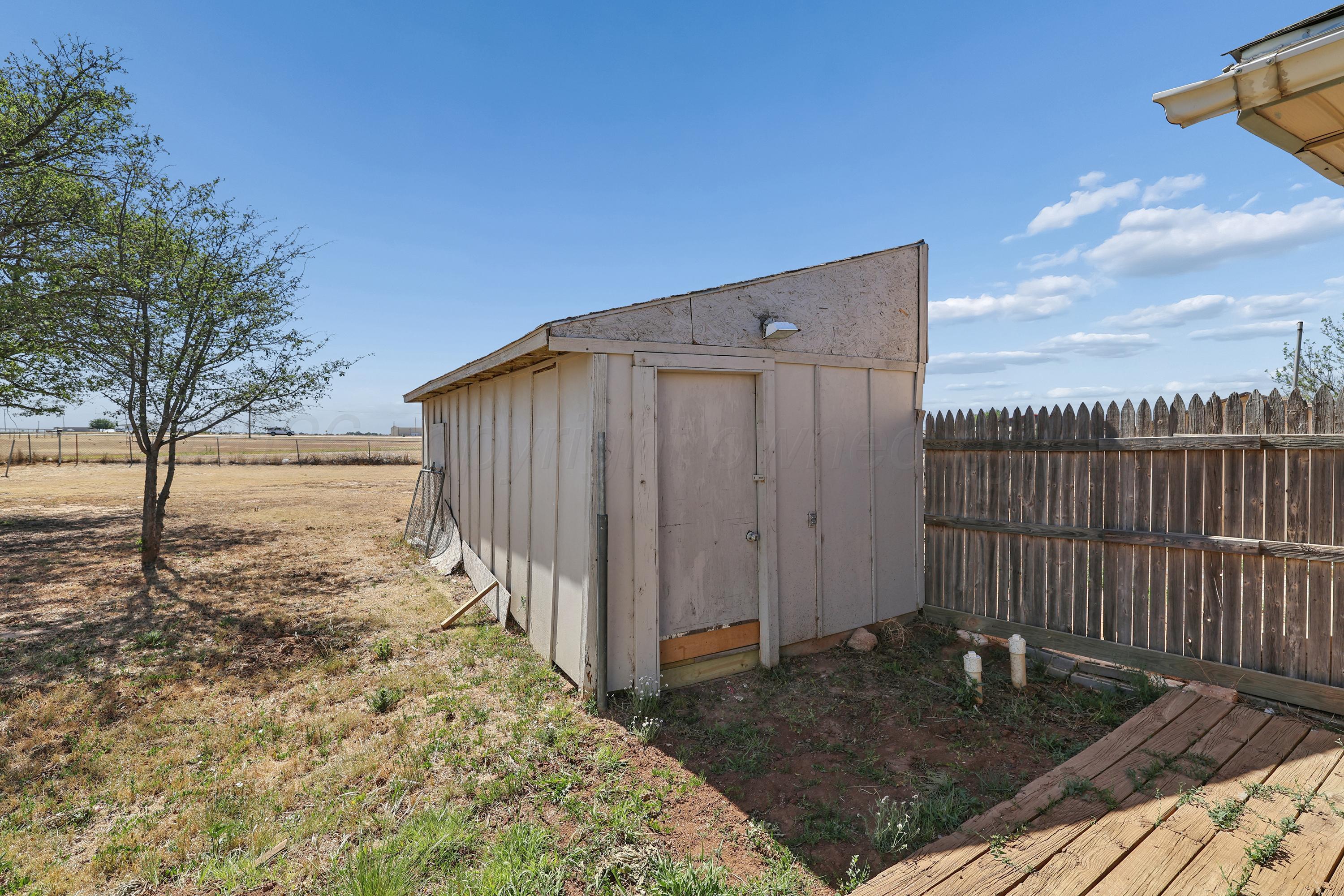 14200 Savannah Road Amarillo, TX 79118 - Photo 31 of 34 a backyard of a house
