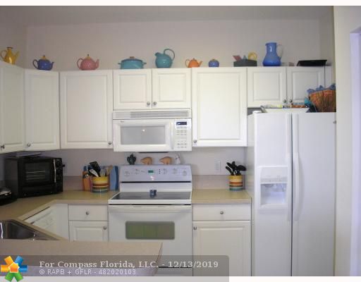 4402 Southwest 160th Avenue, Unit 918 Miramar, FL 33027 - Photo 6 of 15 Kitchen