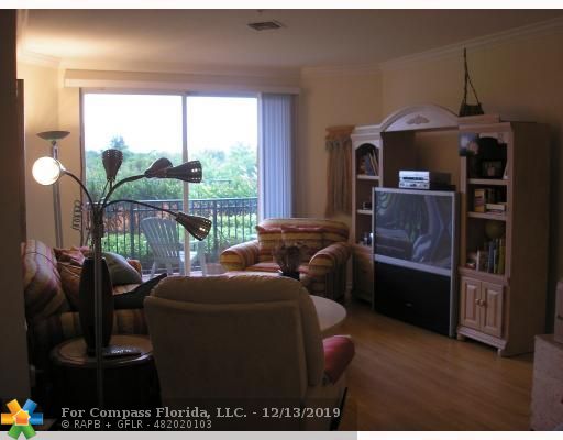 4402 Southwest 160th Avenue, Unit 918 Miramar, FL 33027 - Photo 7 of 15 Living Room