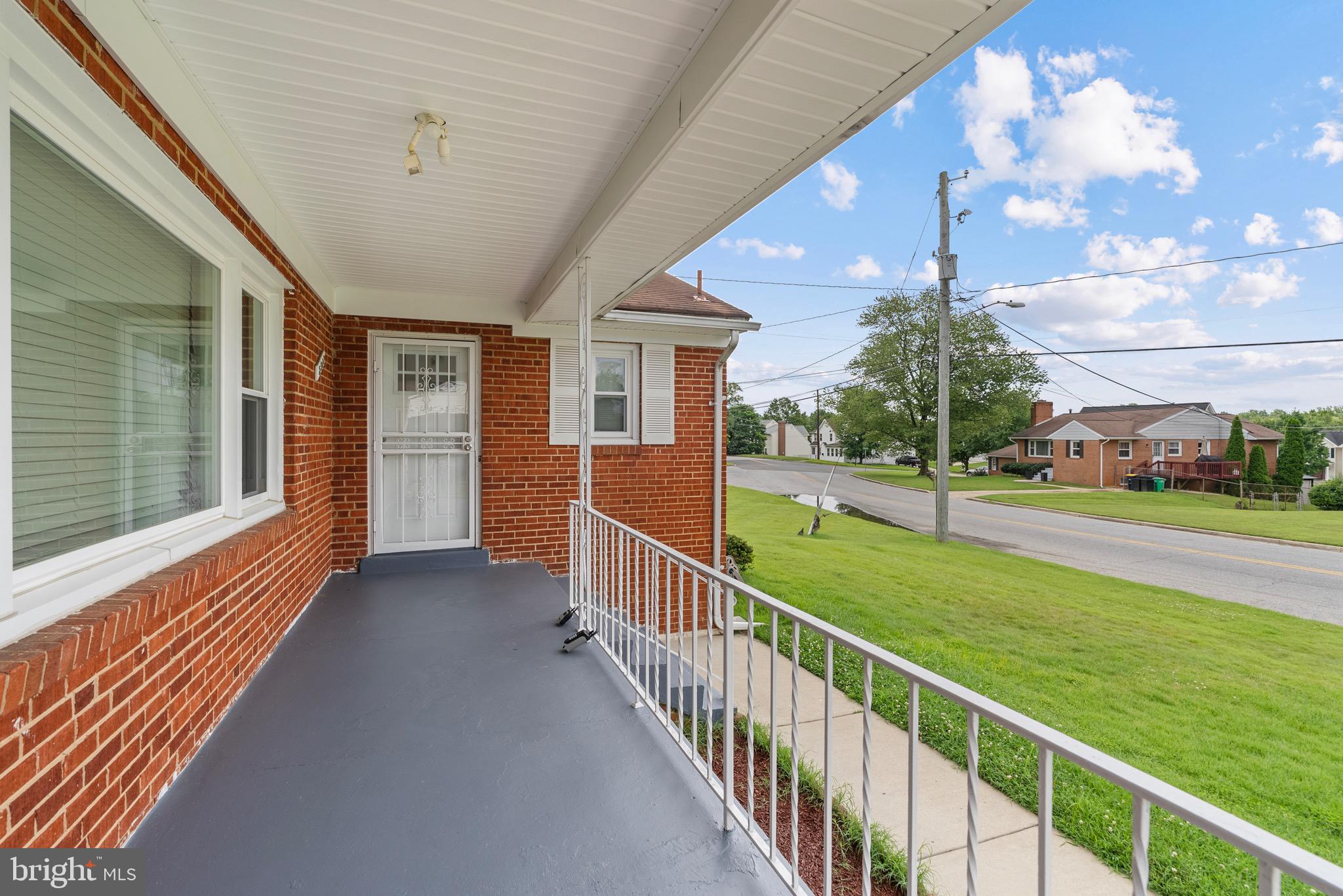 5912 Alan Drive Clinton, MD 20735 - Photo 3 of 48