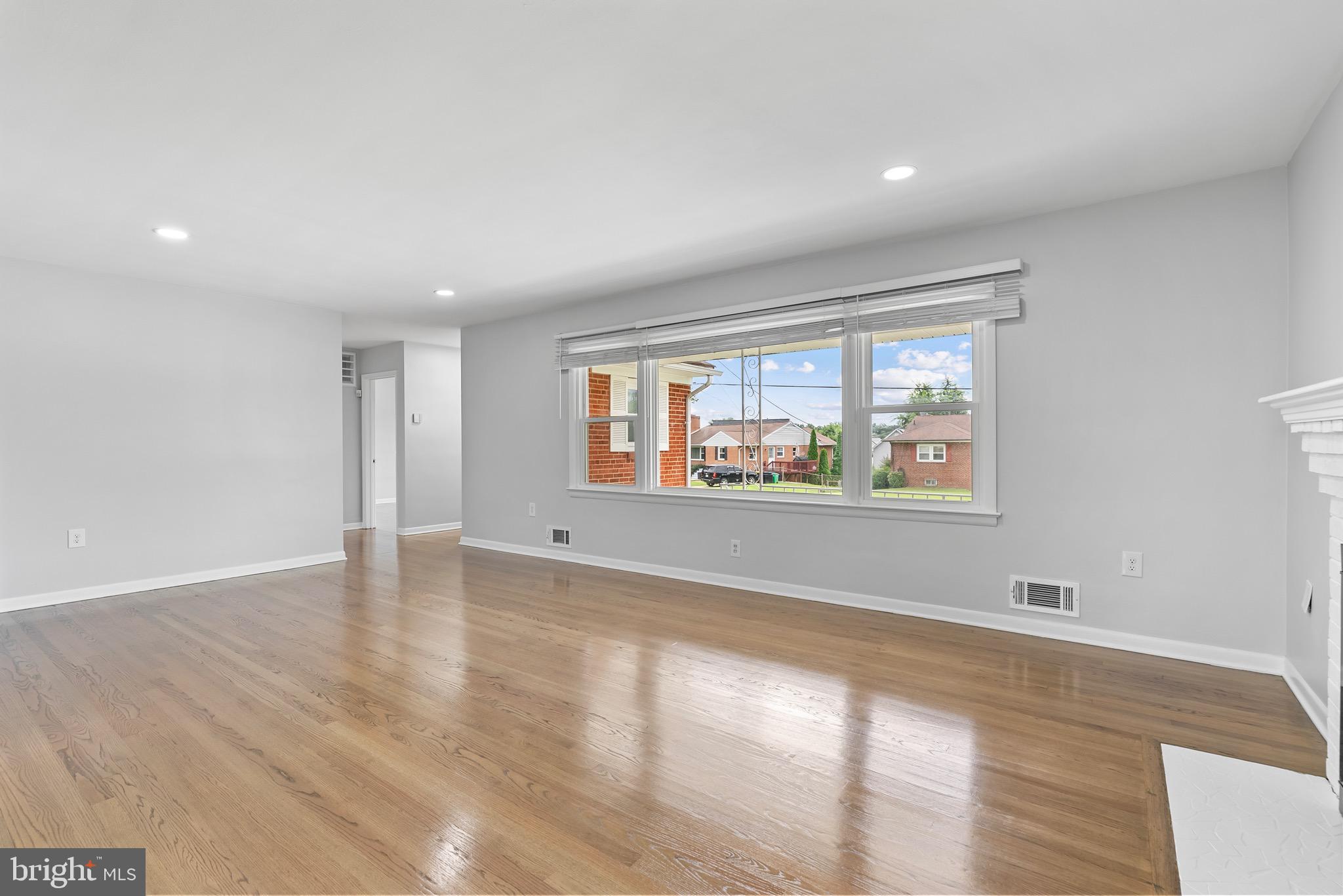 5912 Alan Drive Clinton, MD 20735 - Photo 5 of 48