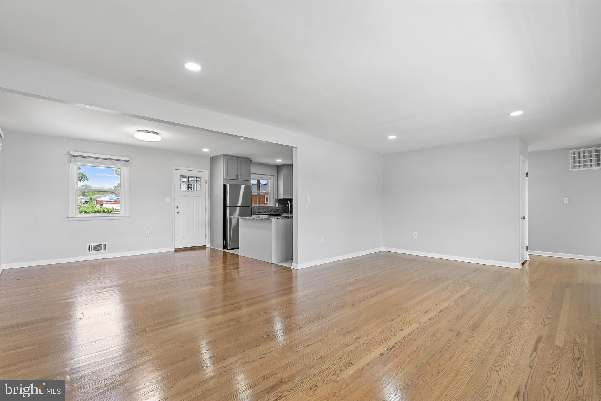 5912 Alan Drive Clinton, MD 20735 - Photo 6 of 48