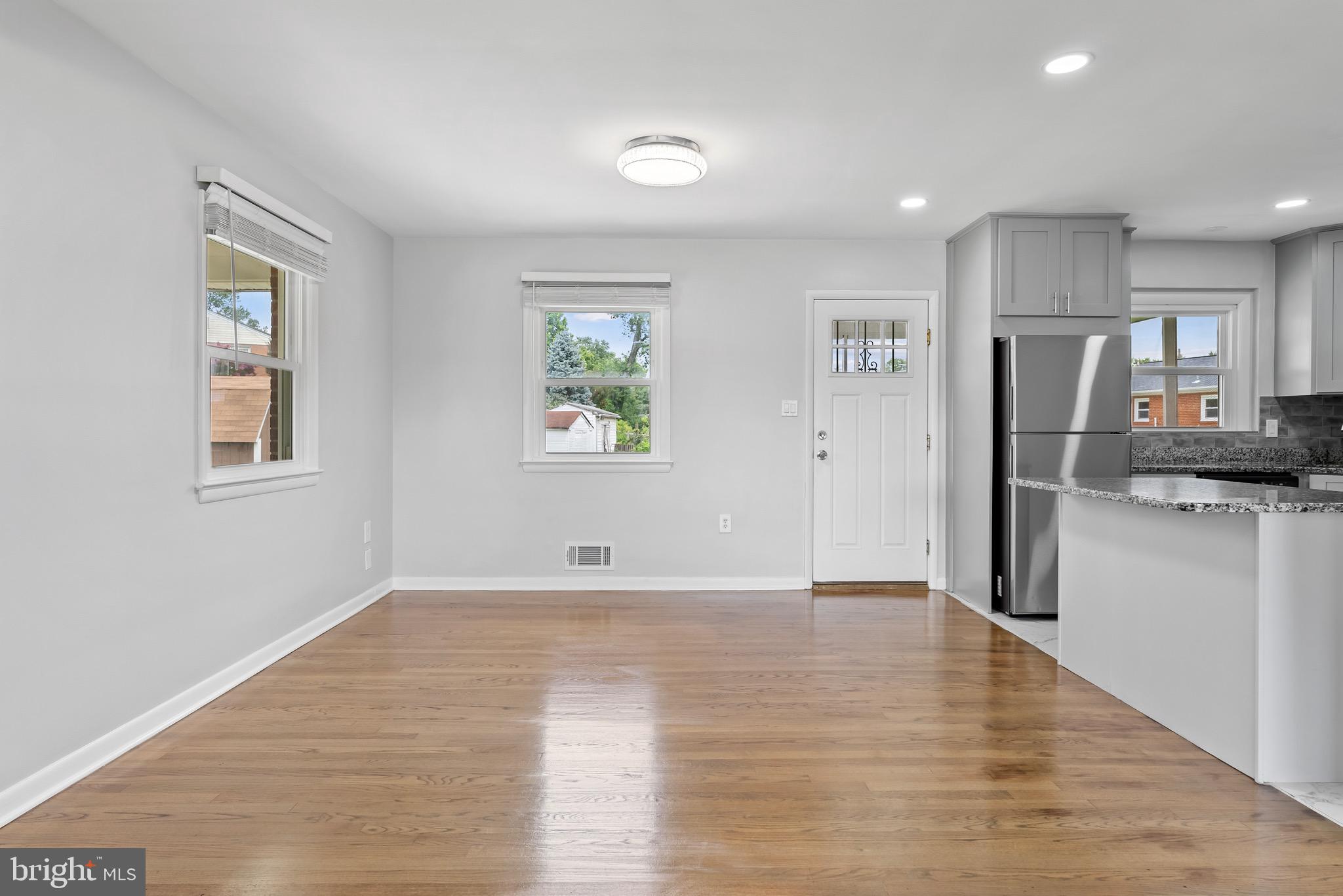 5912 Alan Drive Clinton, MD 20735 - Photo 7 of 48