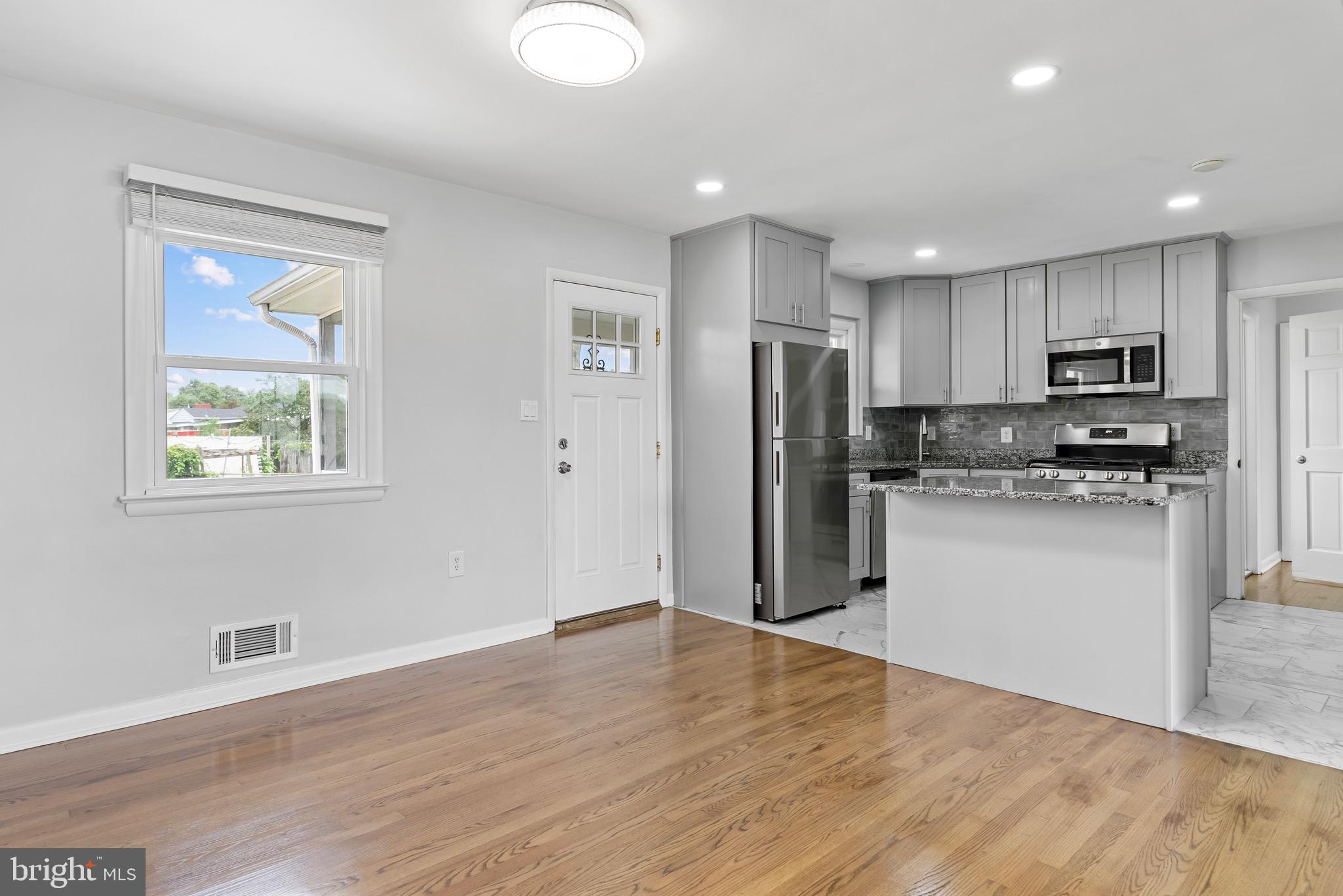 5912 Alan Drive Clinton, MD 20735 - Photo 8 of 48