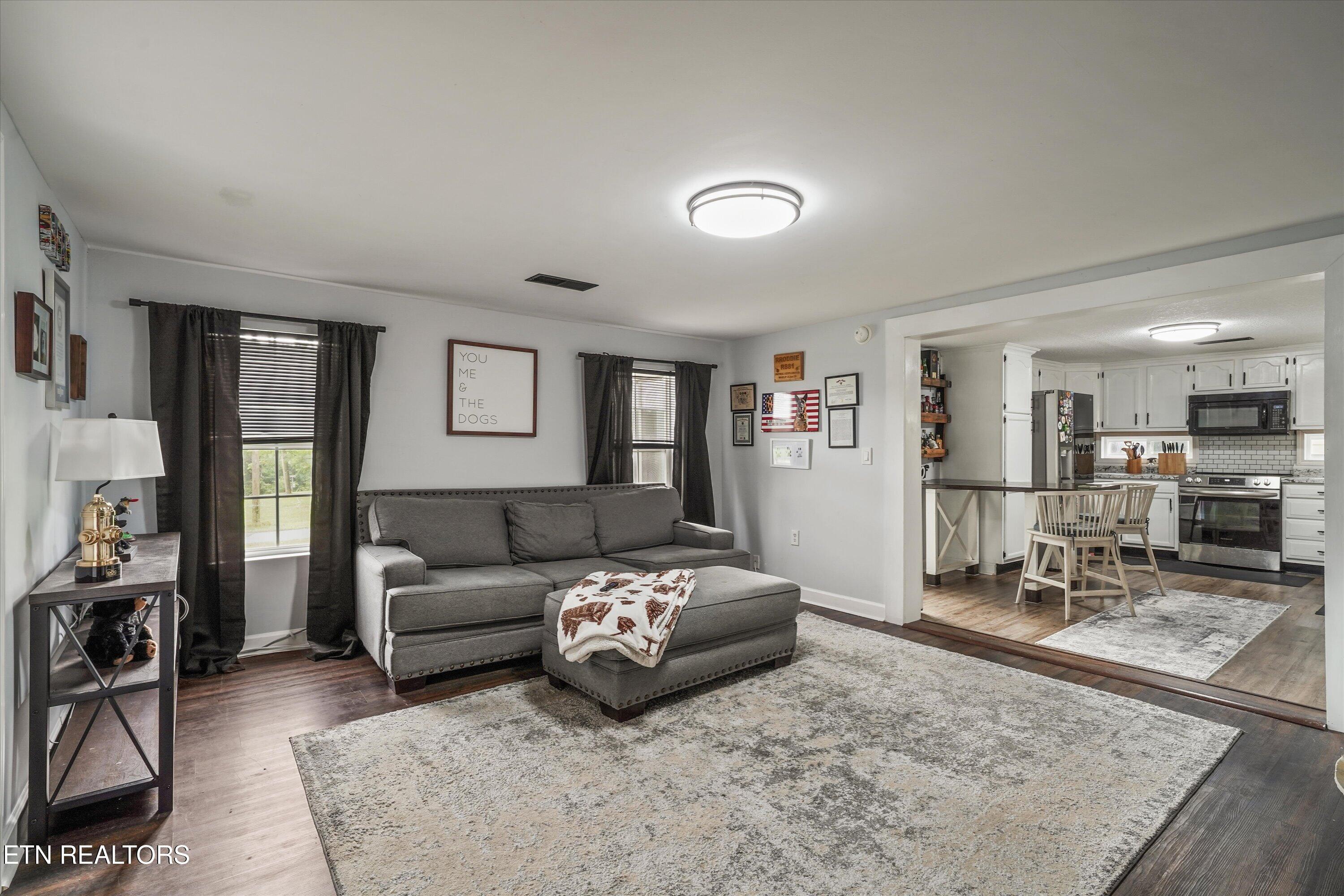 119 Springhouse Road Powell, TN 37849 - Photo 18 of 48 Living room