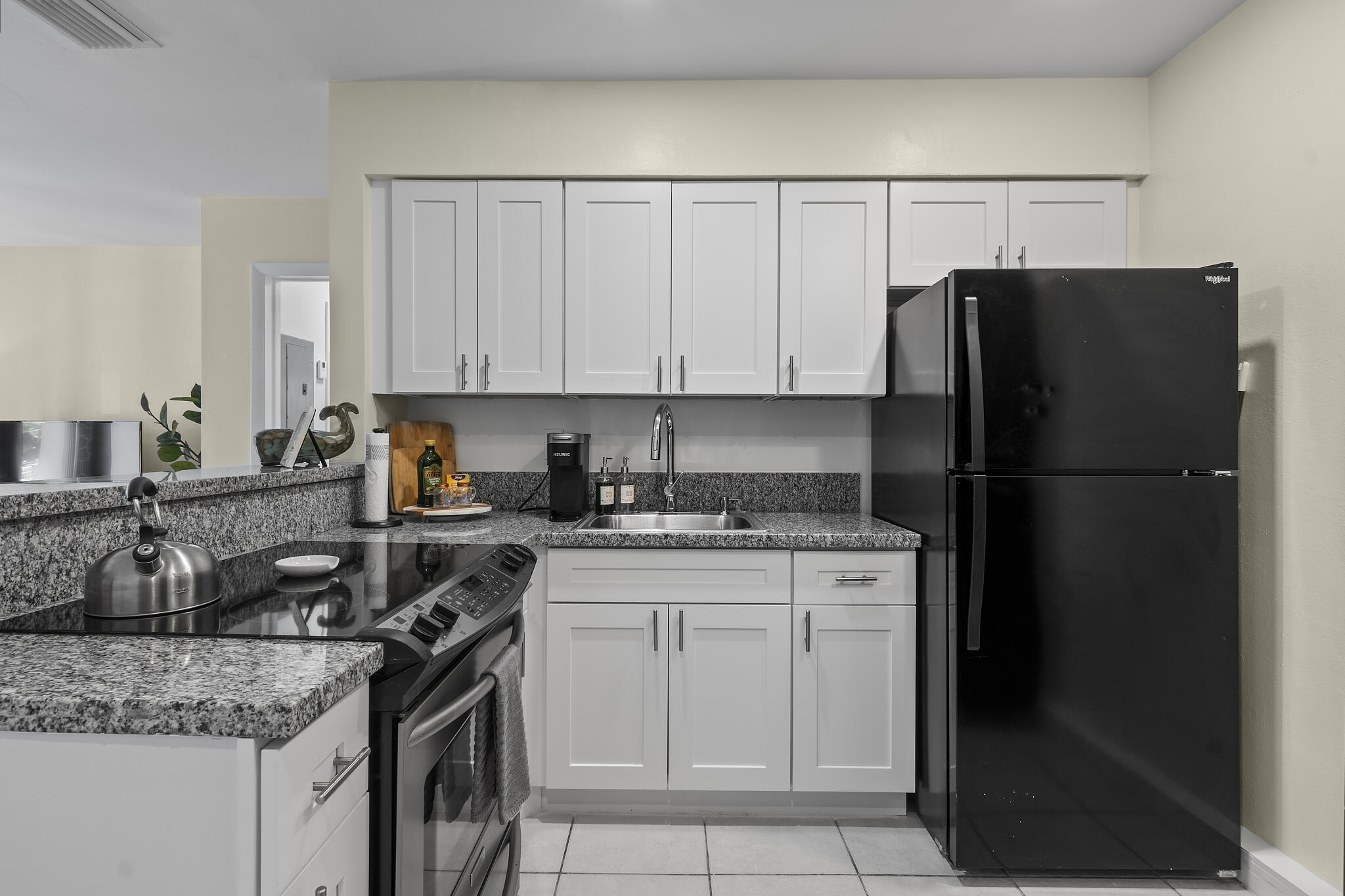 3860 Northeast 23rd Avenue Lighthouse Point, FL 33064 - Photo 35 of 48 Unit 4 Kitchen