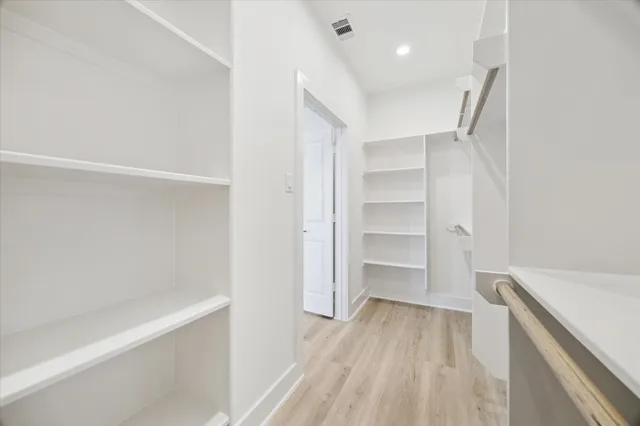 $389,900 | 5624 Camino Encantado Drive, Houston, TX 77091