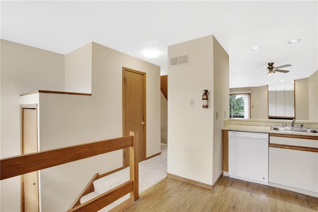 120 Spring Run Drive Monroeville, PA 15146 - Photo 3 of 24 Gallery Image 3