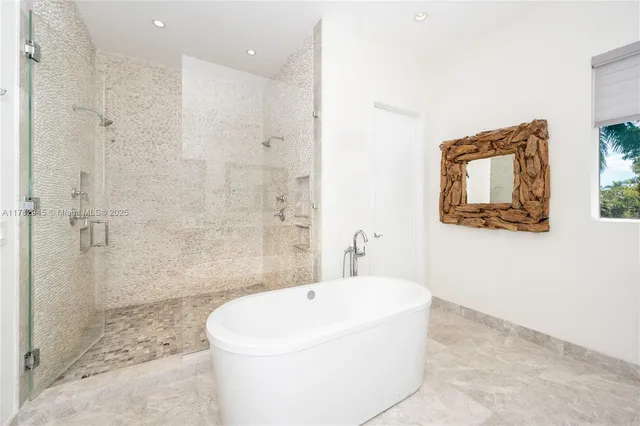 $11,000,000 | 31 Island Drive, Key Biscayne, FL 33149