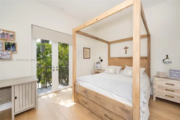 $10,200,000 | 31 Island Drive, Key Biscayne, FL 33149