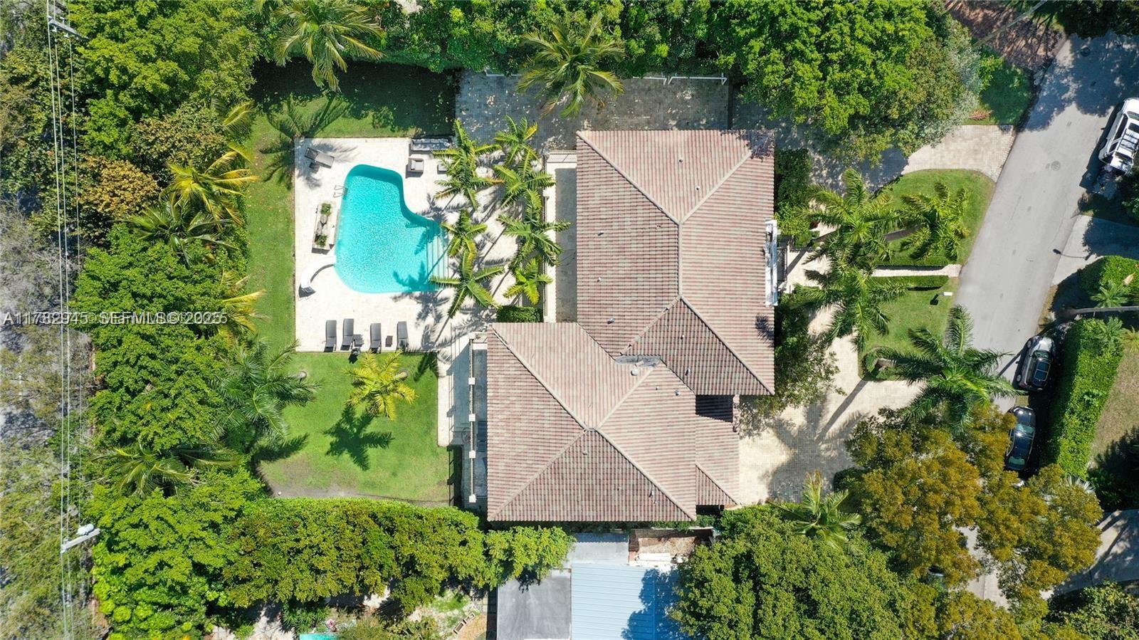 31 Island Drive Key Biscayne, FL 33149 - Photo 5 of 26 an aerial view of a house with a yard and large trees