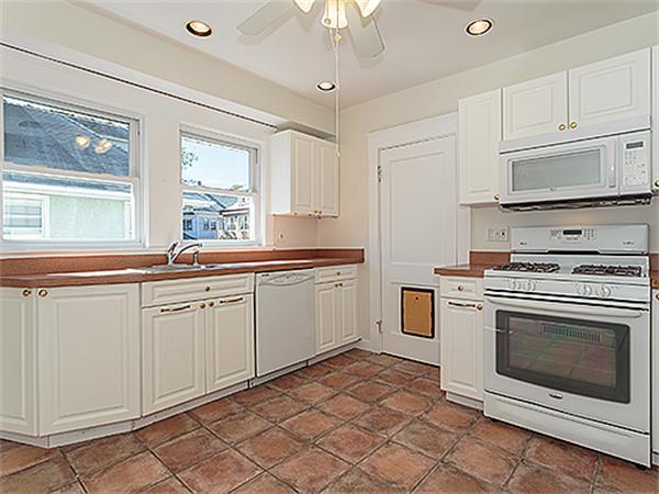 25 Carver Road, Unit 2 Watertown, MA 02472 - Photo 6 of 22 Gallery Image 6