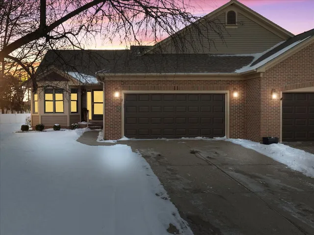 $380,000 | 11 Spruce Court, Bloomington, IL 61704