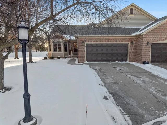 $380,000 | 11 Spruce Court, Bloomington, IL 61704