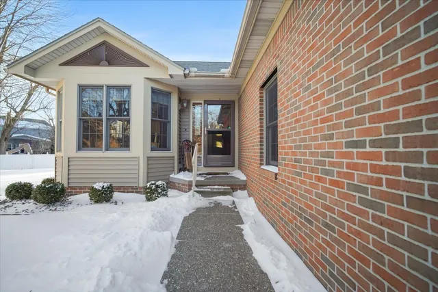 $380,000 | 11 Spruce Court, Bloomington, IL 61704