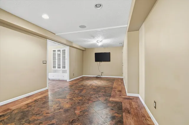 $380,000 | 11 Spruce Court, Bloomington, IL 61704