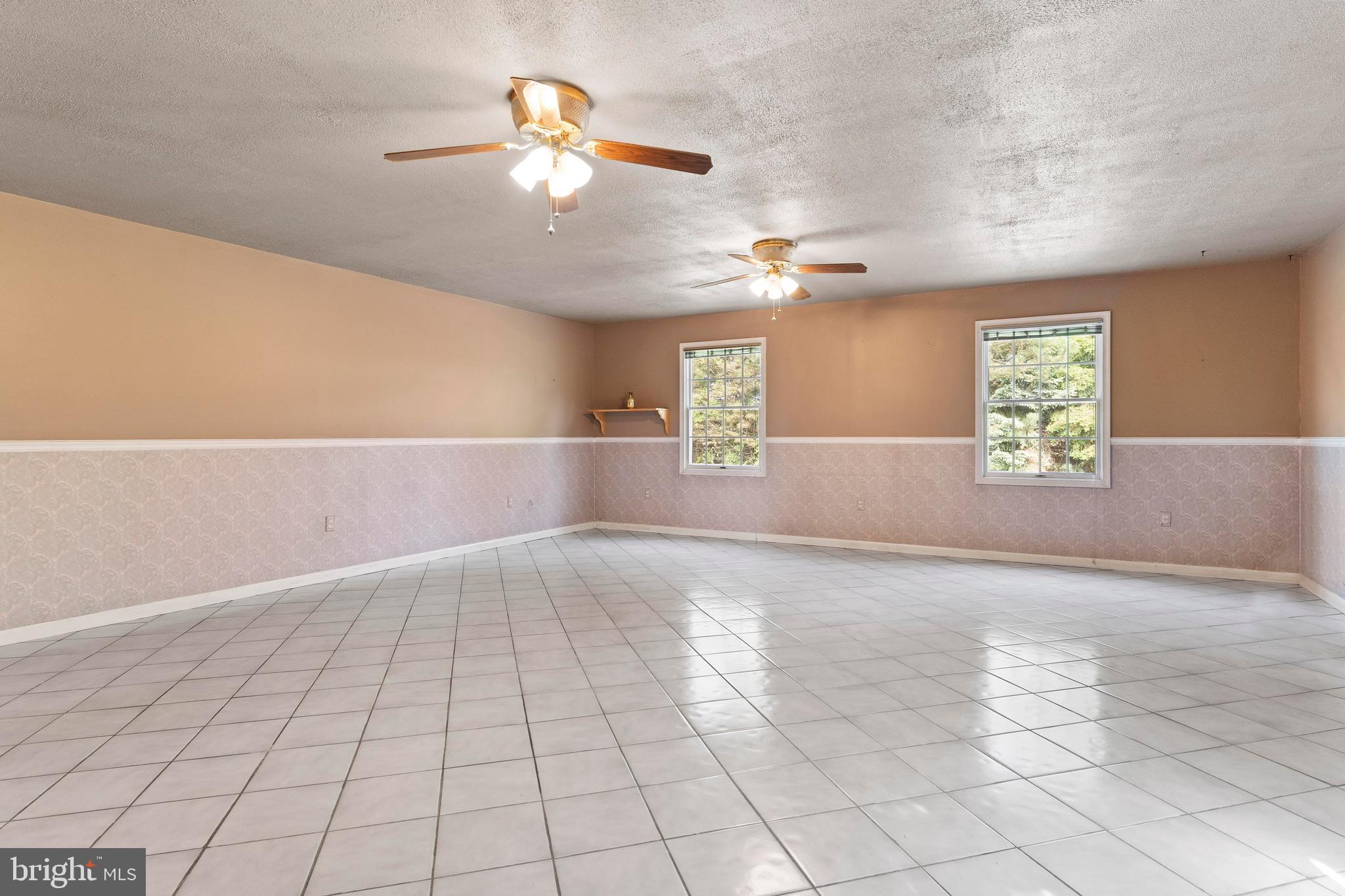 14376 Wingerton Road Waynesboro, PA 17268 - Photo 23 of 36 Great Room