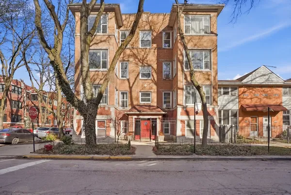$2,300 | 7657 North Greenview Avenue, Unit 2, Chicago, IL 60626