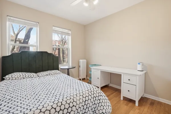 $2,300 | 7657 North Greenview Avenue, Unit 2, Chicago, IL 60626