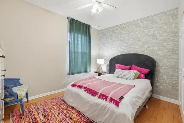 $2,300 | 7657 North Greenview Avenue, Unit 2, Chicago, IL 60626