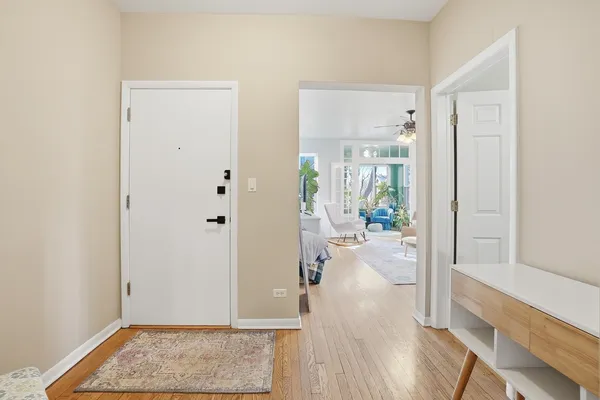 $2,300 | 7657 North Greenview Avenue, Unit 2, Chicago, IL 60626