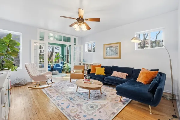 $2,300 | 7657 North Greenview Avenue, Unit 2, Chicago, IL 60626